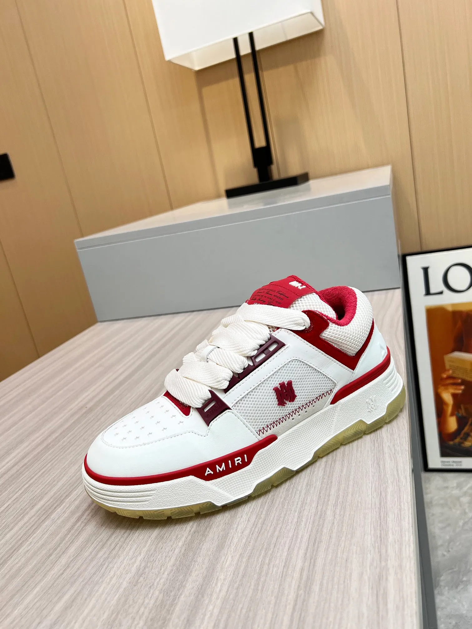 p620💰Men's shoes Amiri Emile's 2023 spring and summer new MA-1 bread shoes, couple models, casual sports shoes, sneakers Amiri gave up the rock punk style in the new season and used a large number of unsaturated colors, Morandi tones, whether you see or wear them, it will make people very happy. The large tongue of the bread shoes continues, shortens the length of the shoe body, thickens the midsole, and the toe part is more rounded. Amiri's brand letters and MA logo appear on the side of the shoe. Fabric: Original customized imported first-layer cowhide + mesh. Lining: Original customized breathable towel lining. Outsole. Foam combination material. Bottom thickness: 4CM. Size: Men's 39-45